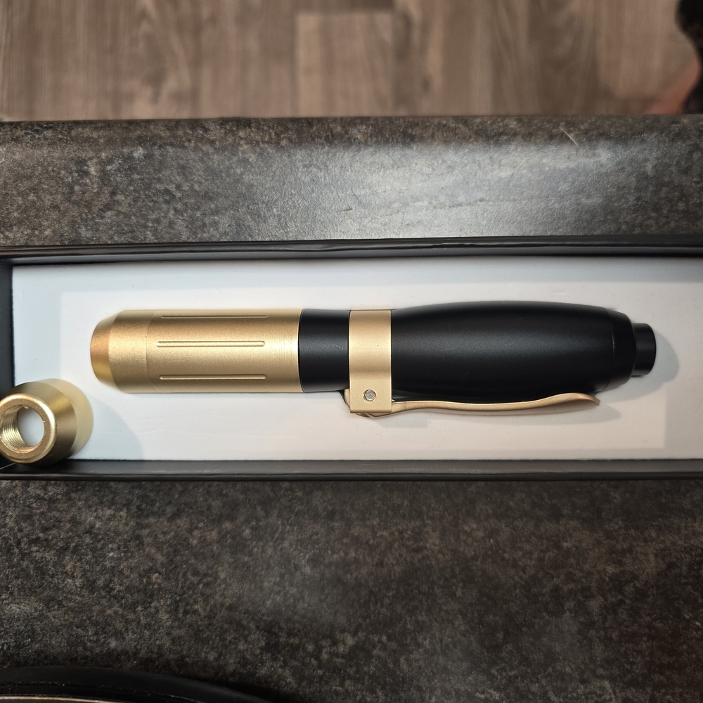 Luxury Black and Gold Hyaluron Pen, .3 and .5 capacity.